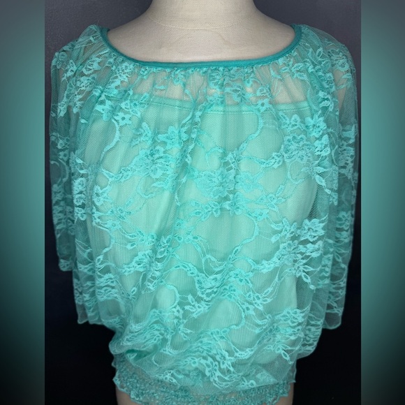 โจ Papaya Sheer Lace Blouse with Attached Camisole โ Size M โจ - Picture 2 of 7